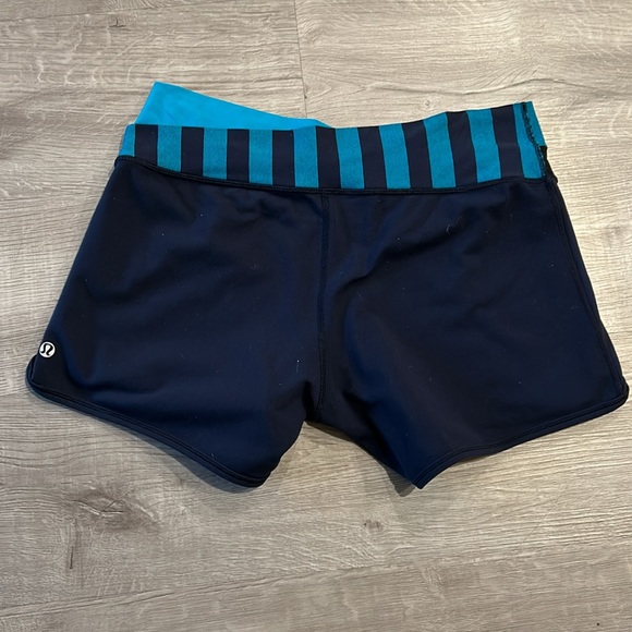 LULULEMON | Women’s Yoga Shorts - Picture 3 of 9